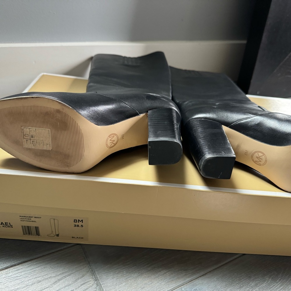 Michael Kors High Boots, Quality leather! Size 8.5, worn 2x indoors perfect - Picture 4 of 4